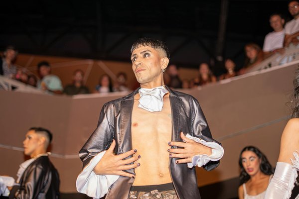 Réinventez vos vieux vêtements : Guide pour les transformer en trésors rentables !